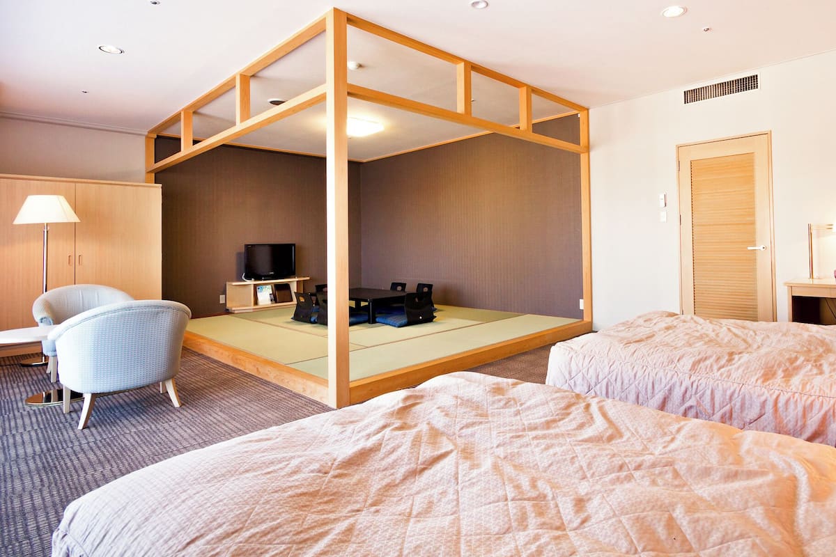 Comfort Room, Bathtub Grab Bars | Desk, blackout drapes, free WiFi, bed sheets