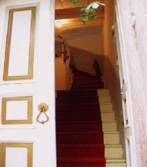 Interior entrance - Hayat Altı Konuk Evi (Ayvalik)