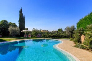 屋外プール、サンラウンジャー