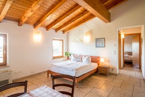 アパートメント 1 ベッドルーム | 客室ごとに異なる装飾、客室ごとに異なるインテリア、防音設備、WiFi (無料)