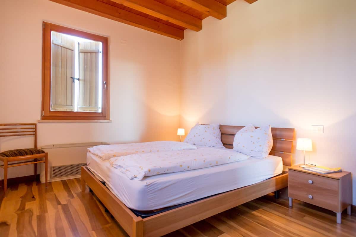 Individuell dekoriert, individuell eingerichtet, schallisolierte Zimmer