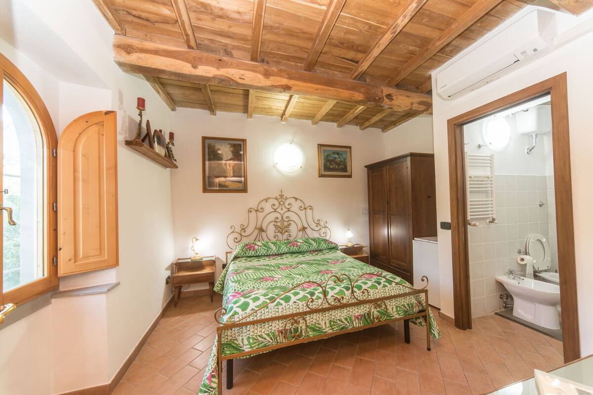Quarto casal, 1 quarto (Oliva) | Ferros/tábuas de passar roupa, Wi-Fi de cortesia, roupa de cama