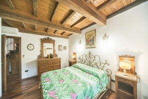 Ferros/tábuas de passar roupa, Wi-Fi de cortesia, roupa de cama
