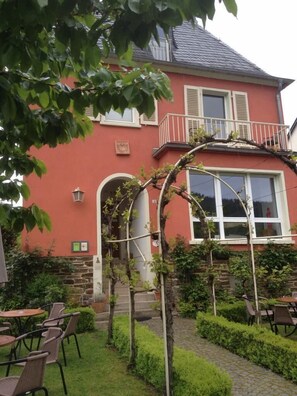 Front of property - Weinvilla Heinrichshof (Zeltingen-Rachtig)