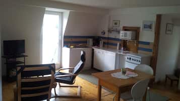 Apartment | Eigene Küche | Kühlschrank, Mikrowelle, Ofen, Herdplatte