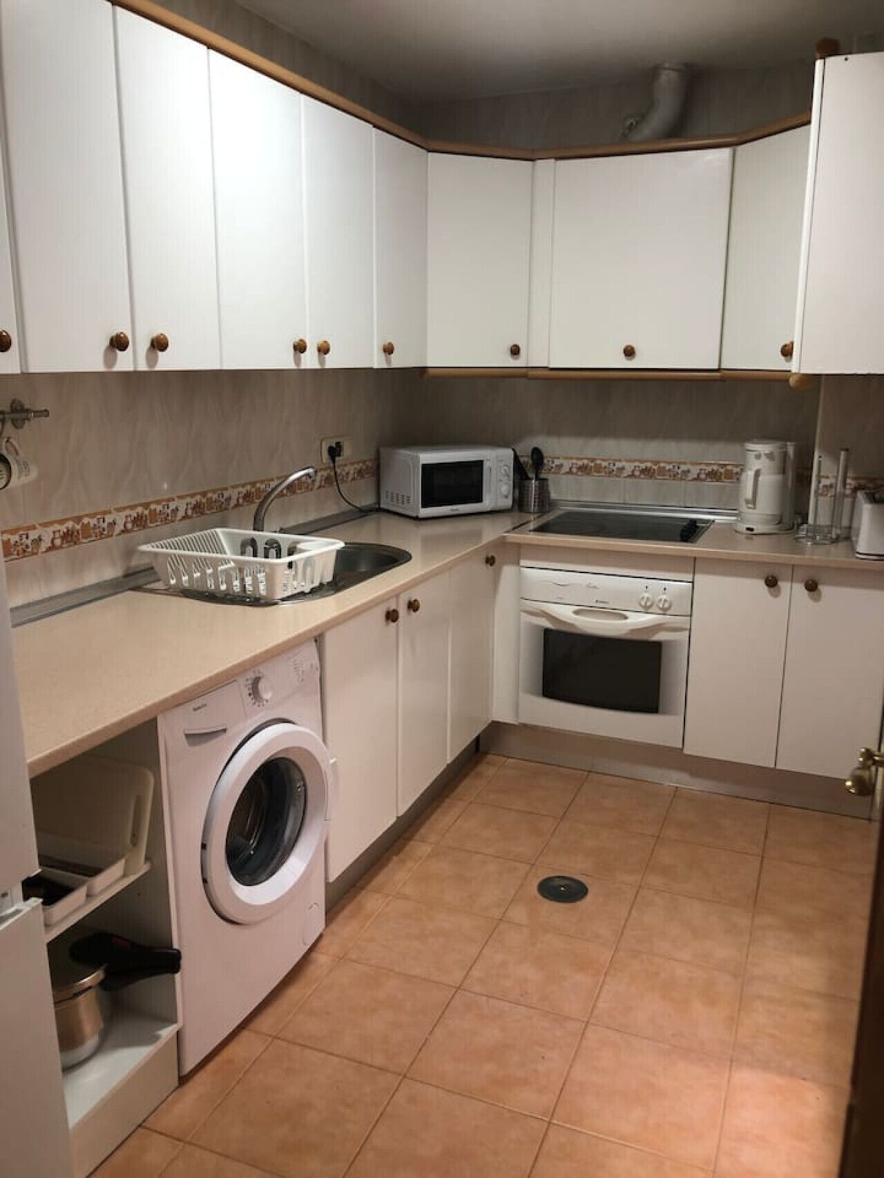 Geladeira, micro-ondas, fogão, cooktop