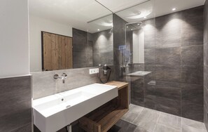 Chalet | 8 bedrooms, in-room safe, soundproofing, free WiFi