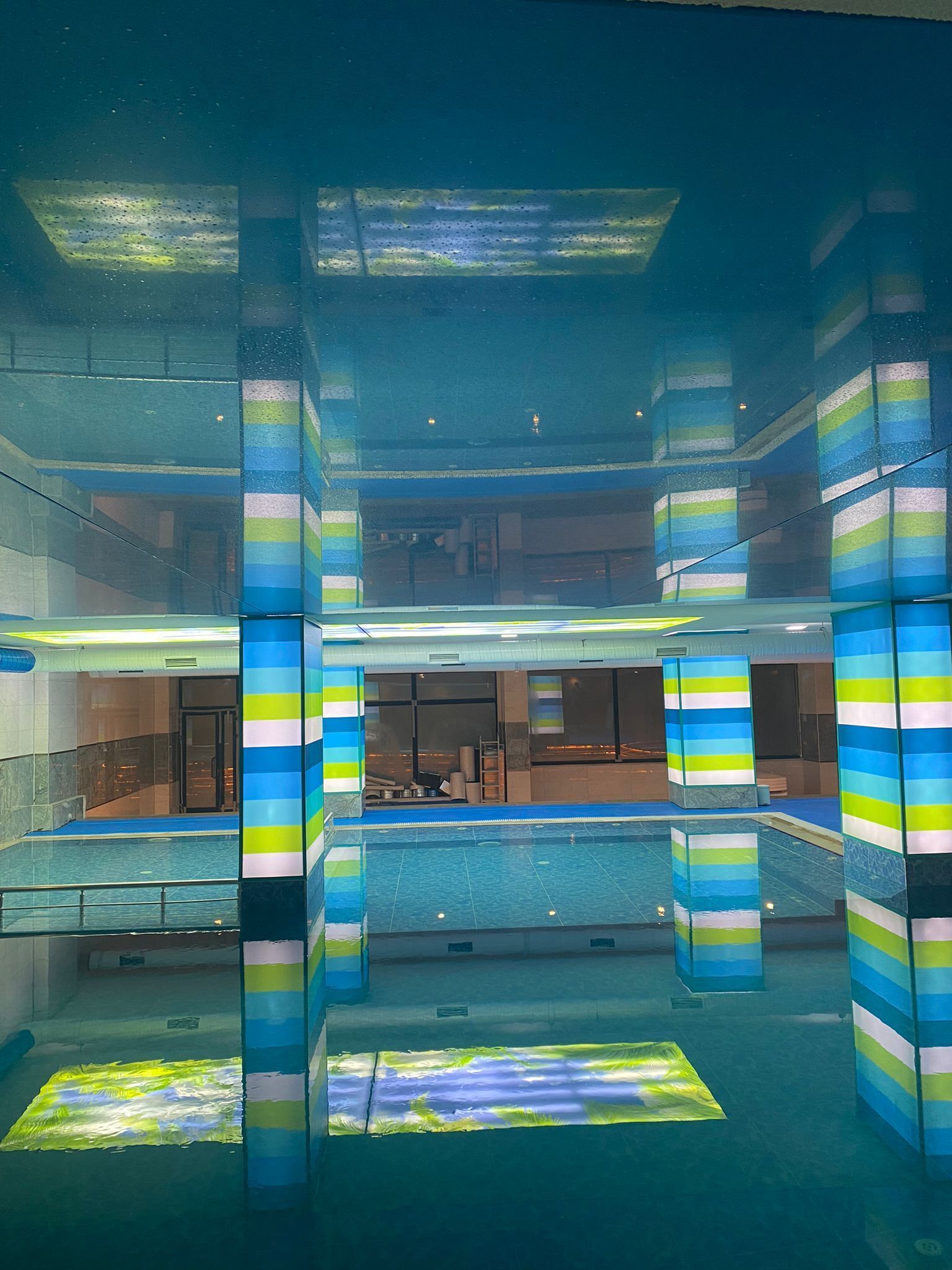 室內游泳池
