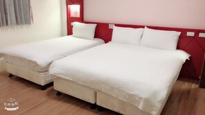 Tripla Deluxe | Una scrivania, letti aggiuntivi (a pagamento), Wi-Fi gratuito, lenzuola