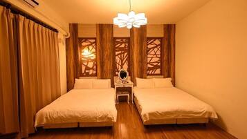 Deluxe Quadruple Room | Desk, rollaway beds, free WiFi, bed sheets