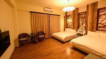 Deluxe Quadruple Room | Desk, rollaway beds, free WiFi, bed sheets