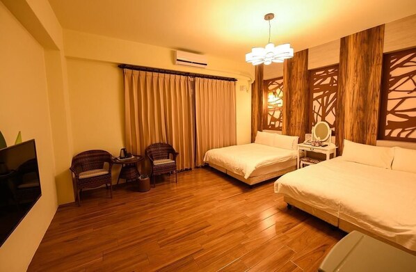 豪華四人房 | 書桌、折疊床/加床、免費無線上網、床單