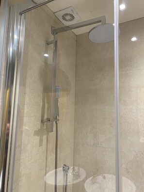 Bathroom shower - JOIVY New Town Boutique Apartment on India Street (Edinburgh)