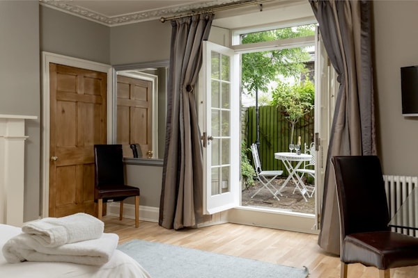 Apartment (1 Bedroom) | 1 bedroom, iron/ironing board, free WiFi