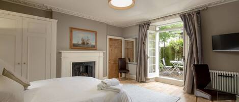 Apartment (1 Bedroom) | 1 bedroom, iron/ironing board, free WiFi