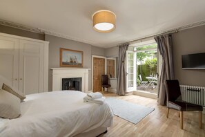 1 bedroom, iron/ironing board, free WiFi - JOIVY New Town Boutique Apartment on India Street (Edinburgh)