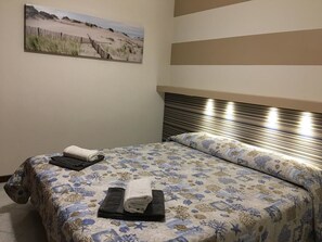 Appartamento familiare, 3 camere da letto, vista cortile, piano elevato | Con stile personalizzato, con arredamento individuale, postazione laptop