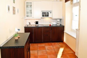 Kühlschrank, Mikrowelle, Geschirrspüler