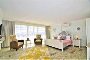 Apartemen, 1 kamar tidur | Meja kerja dan seprai linen