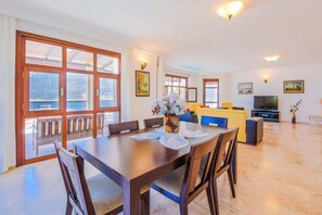 Villa, 3 Schlafzimmer | Wohnbereich | LCD-Fernseher