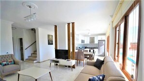 Villa, 5 chambres | Salle de séjour