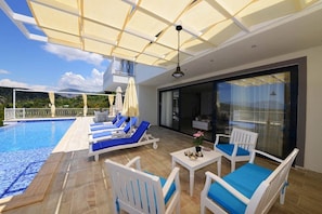 Outdoor pool, sun loungers - Villa Kaan (Kas)