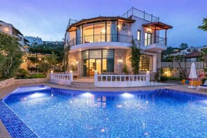 Front of property - evening/night - Villa Safran Country (Kas)