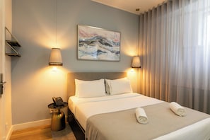 Standard Double Room | In-room safe, blackout drapes, iron/ironing board, free WiFi - Lisboa 85 by RIDAN Hotels (Lisbon)