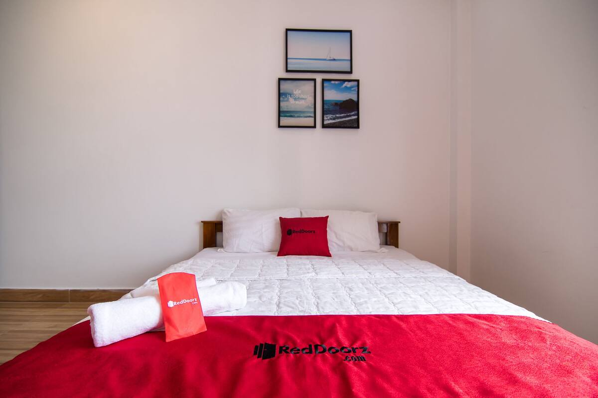 Desk, free WiFi, bed sheets