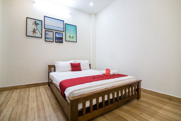 Desk, free WiFi, bed sheets