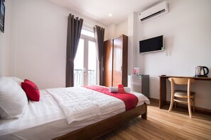 Desk, free WiFi, bed sheets