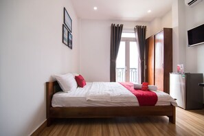 Desk, free WiFi, bed sheets