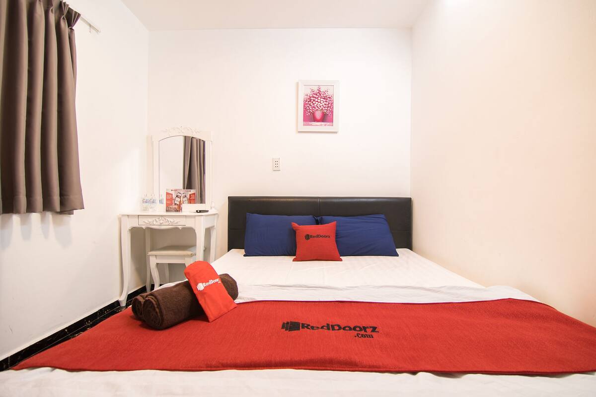 Desk, free WiFi, bed sheets