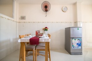 Chambre familiale | Bureau, accès au Wi-Fi (inclus), literie fournie