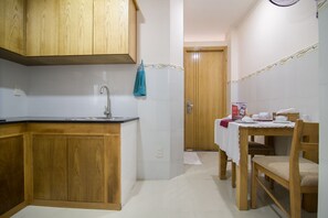 Chambre familiale | Bureau, accès au Wi-Fi (inclus), literie fournie