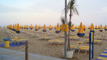 Private beach, white sand, 3 beach bars