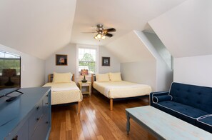 3 bedrooms, desk, iron/ironing board, free WiFi