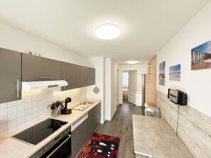 冷蔵庫、電子レンジ、オーブン、食器洗い機