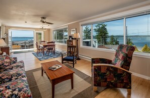 Smart TV, chimenea y estéreo 