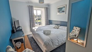 Standard Double or Twin Room (Room 5) | Free WiFi, bed sheets - The Glenerne Guest House (Eyemouth)