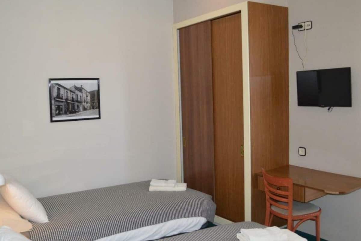 Free cots/infant beds, free WiFi