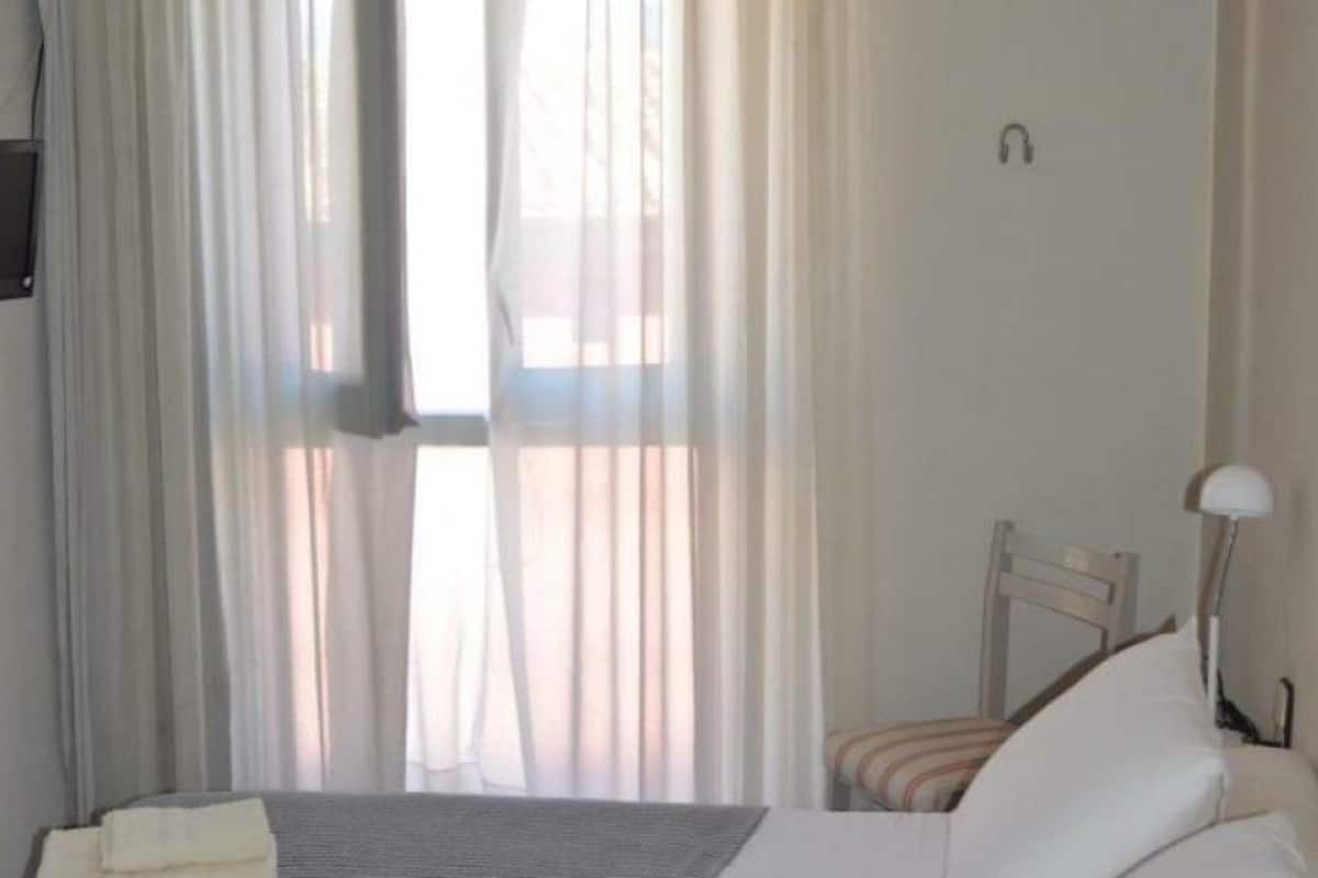Free cots/infant beds, free WiFi