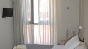 Free cots/infant beds, free WiFi - Fonda Ca la Paula (Castellfollit de la Roca)