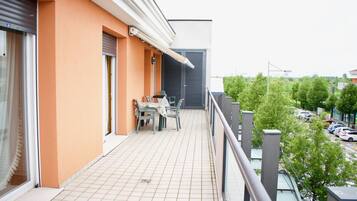 Appartement Familial, plusieurs lits, vue ville, dans la tour | Vue de la chambre