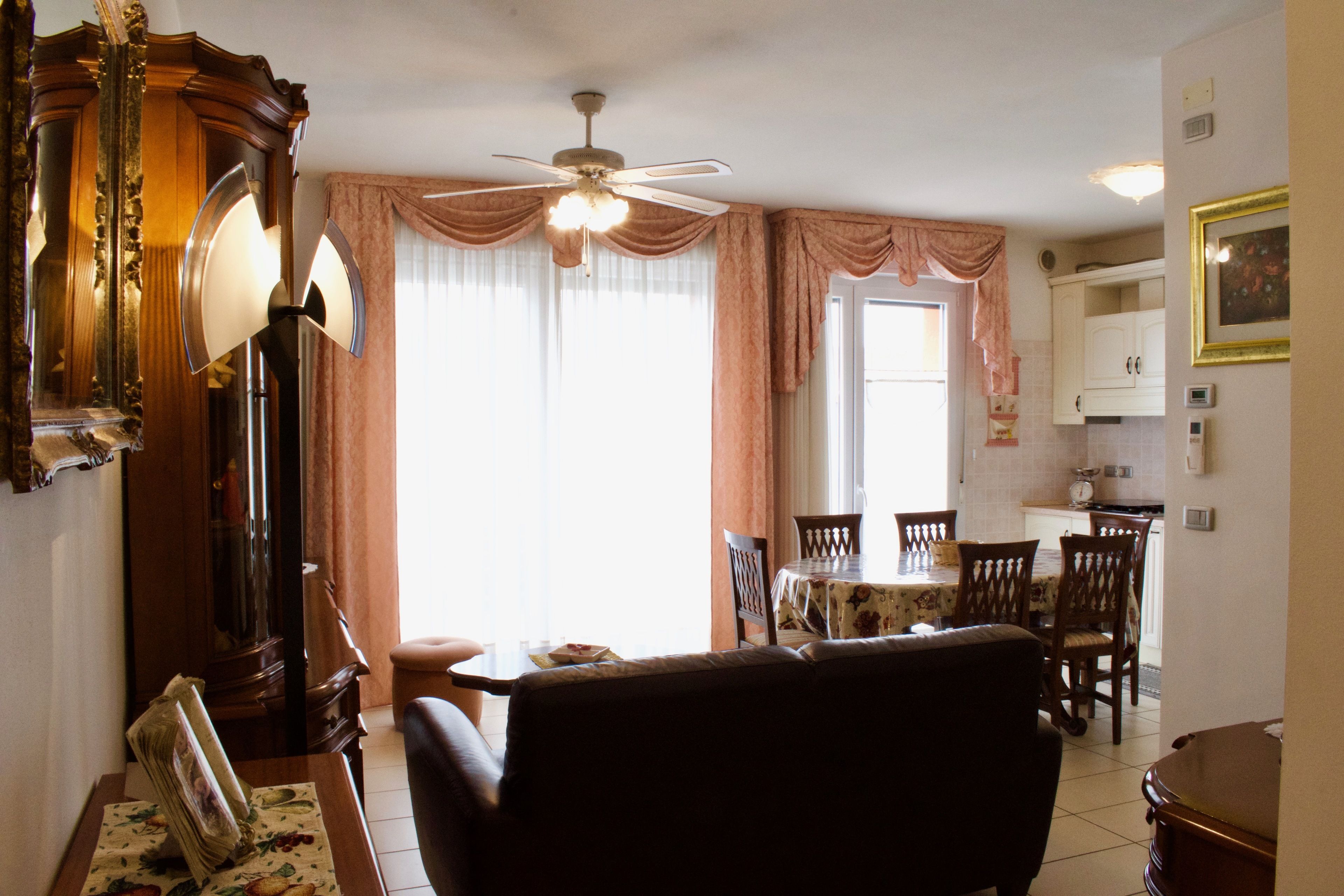 Télévision à écran plat, lecteur de DVD