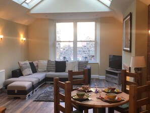 Flat-screen TV, DVD player - The Home Arms Cottage (Eyemouth)