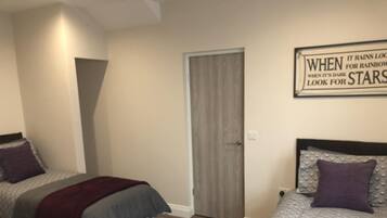 Cottage Deluxe, 2 phòng ngủ, không hút thuốc | 2 phòng ngủ, bàn ủi/dụng cụ ủi quần áo