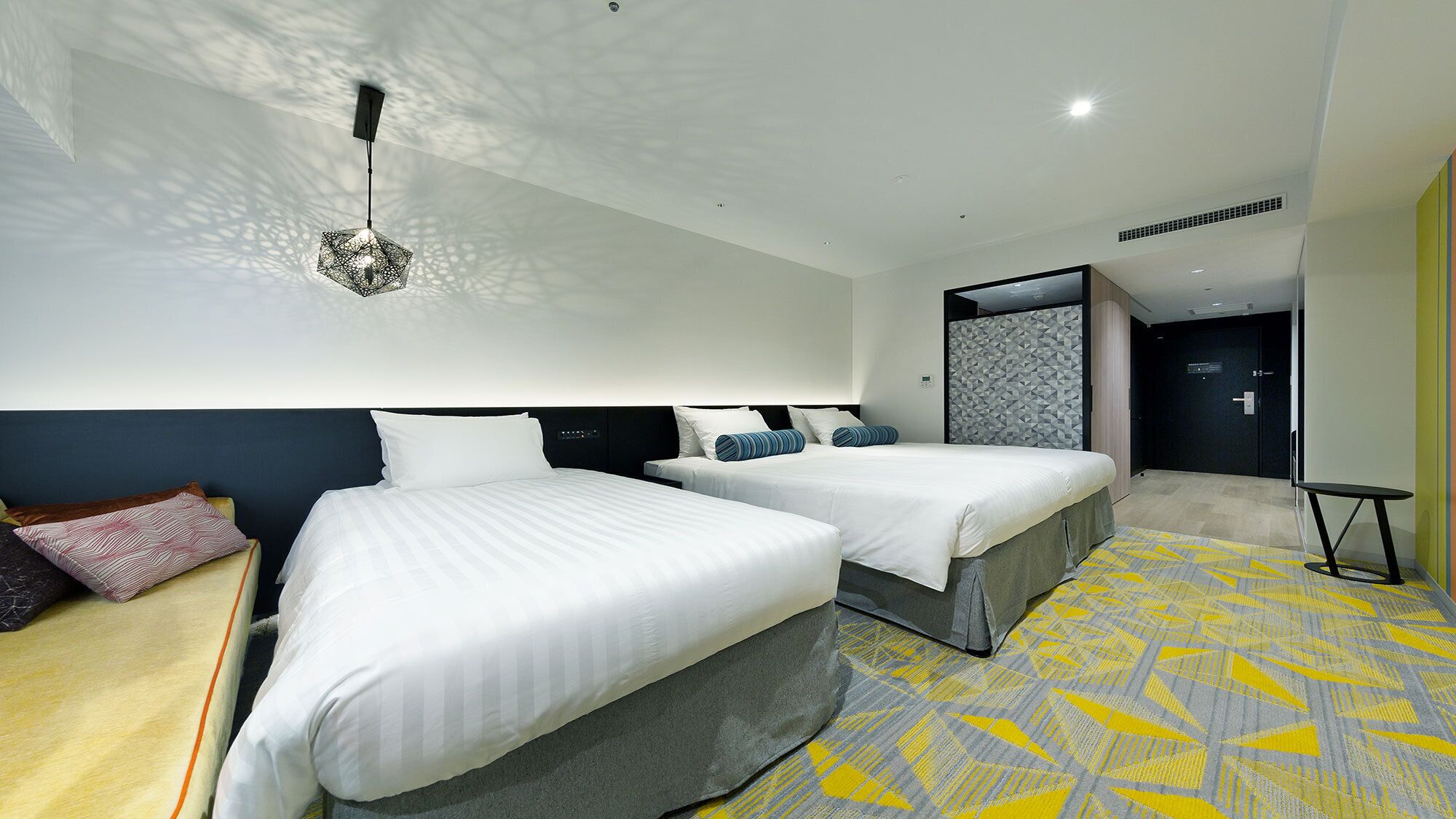 ผ้านวมขนเป็ด, ตู้นิรภัยในห้องพัก, ผ้าม่านกันแสง, ห้องเก็บเสียง