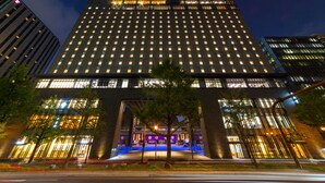 A modern hotel with a central entrance, multiple floors, and a prominent glass facade. - Osaka Excel Hotel Tokyu (Osaka)
