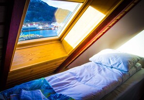 Dormitorio compartido económico, vista al mar | 1 habitación, cortinas blackout y tabla de planchar con plancha